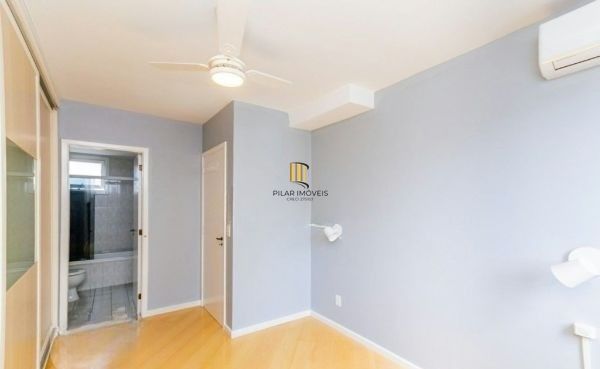 Apartamento no Passo D'areia de 2 dormitórios e 2 vagas DESOCUPADO