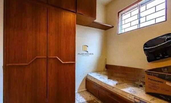 Casa sobrado no bairro Bela Vista de 3 dormitórios e 3 vagas DESOCUPADA