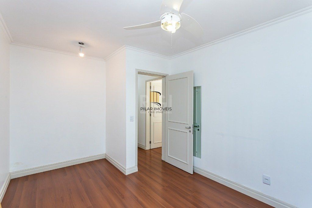 Apartamento no bairro Mont Serrat de 3 dormitórios e vaga Desocupado