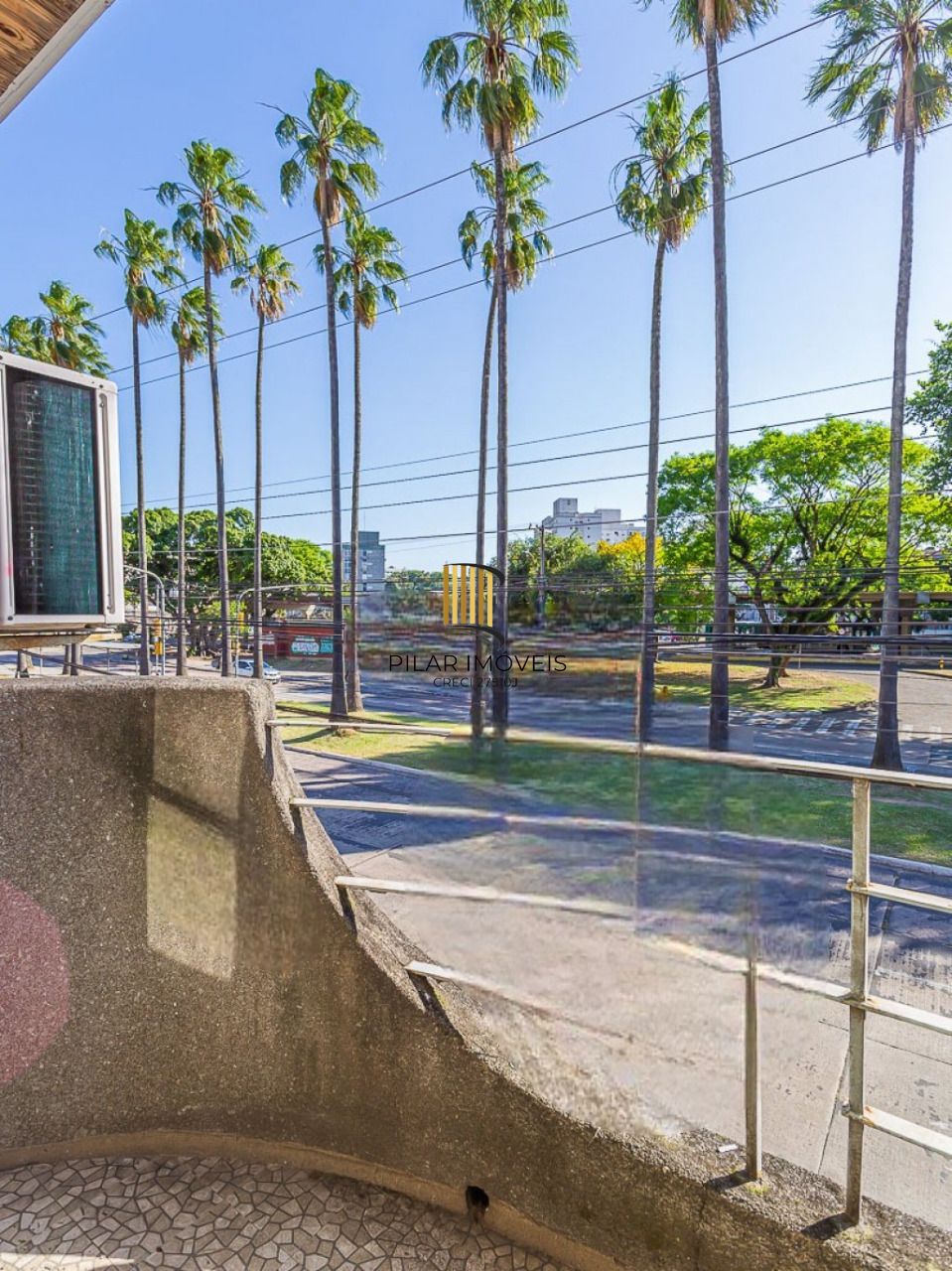 Sobrado 4 dormitórios no bairro Farroupilha