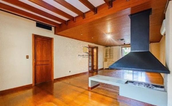 Casa sobrado no bairro Bela Vista de 3 dormitórios e 3 vagas DESOCUPADA