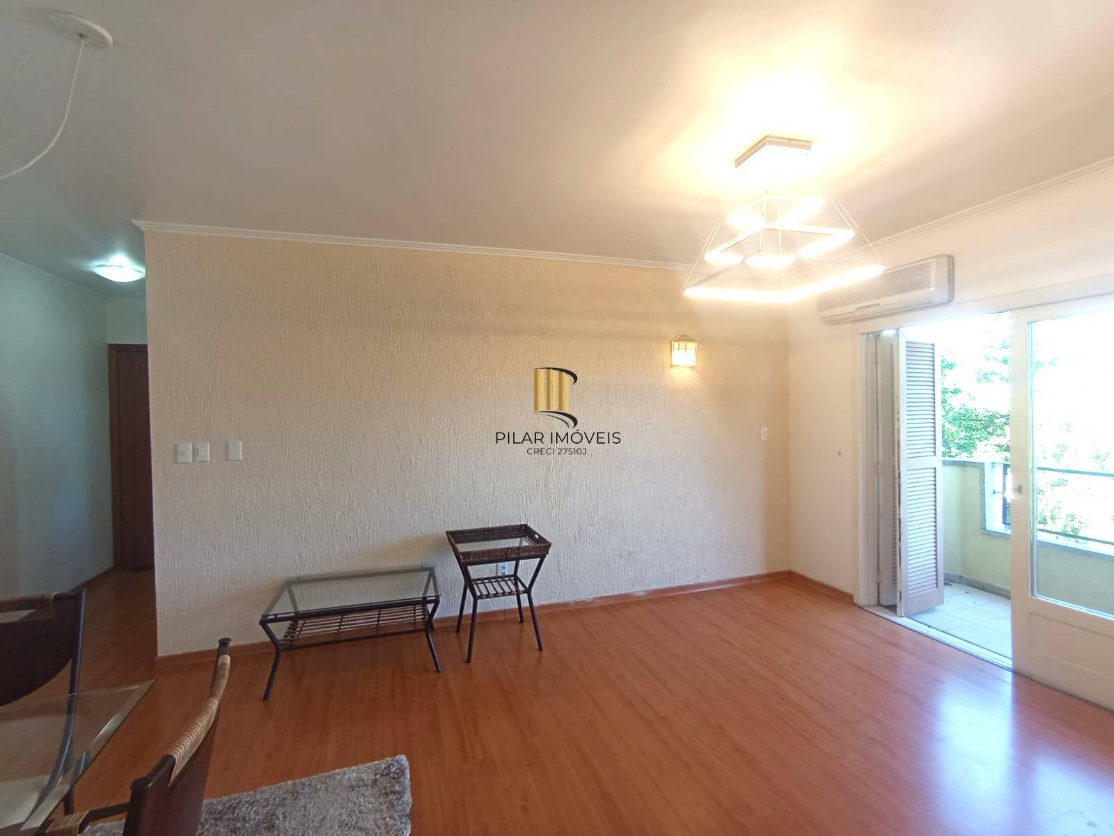 Apartamento no bairro Teresópolis de 2 dormitórios e vaga DESOCUPADO