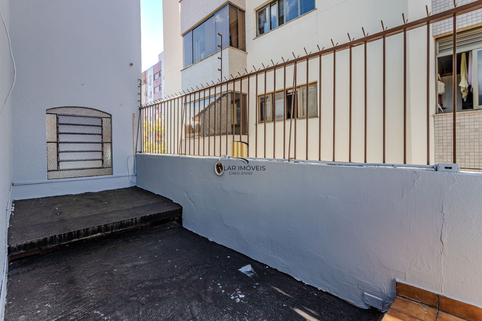 Casa no Partenon com 4 dormitórios e 4 vagas DESOCUPADA