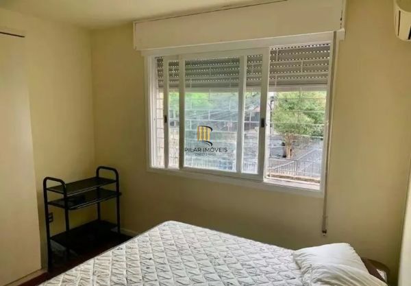 Apartamento no Petrópolis de 2 dormitórios e 2 vagas