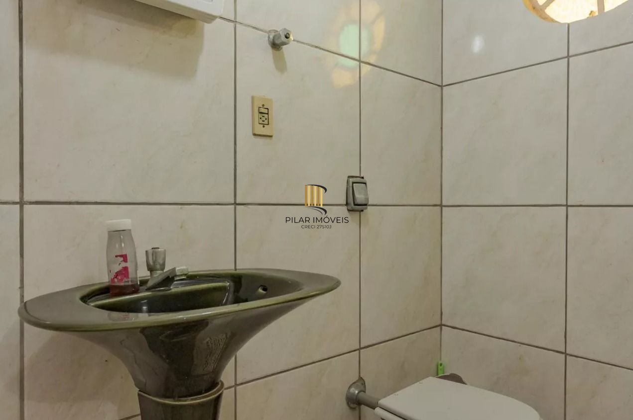 Sobrado no bairro Vila Ipiranga de 4 dormitórios e 2 vagas