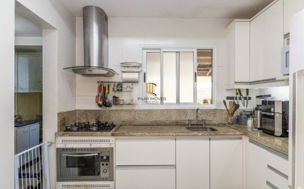 Sobrado condomínio no bairro Teresópolis de 4 dormitórios 2 vagas e infra