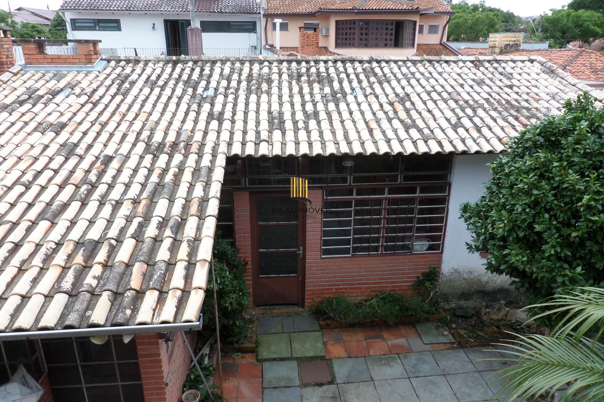 Casa no bairro Ipanema de 3 dormitórios e 2 vagas