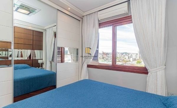 Apartamento no Menino Deus de 2 dormitórios e vaga