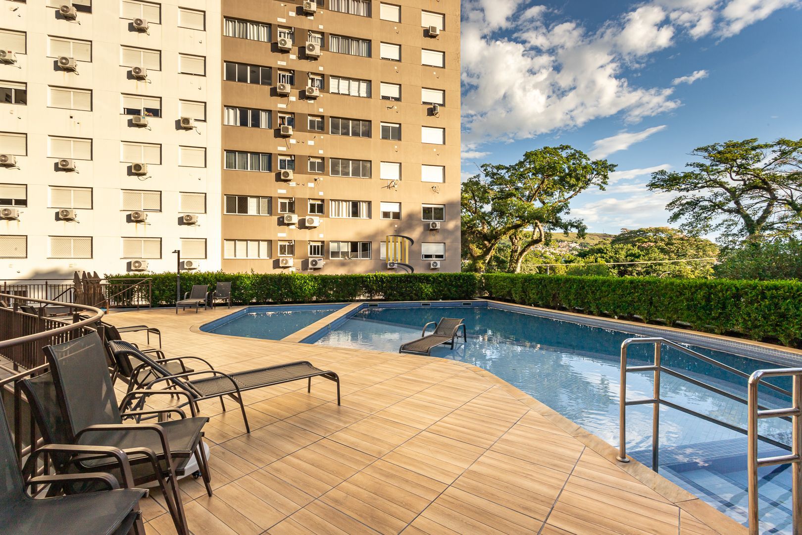 Apartamento no bairro Teresópolis de 2 dormitórios vaga e infra