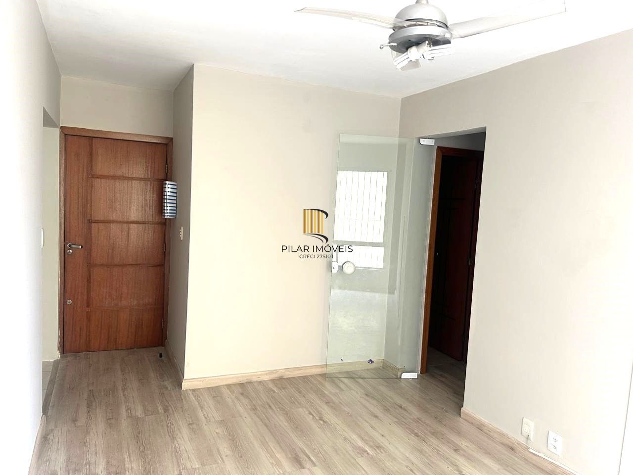 Apartamento no Cristal de 2 dormitórios, dependência e vaga