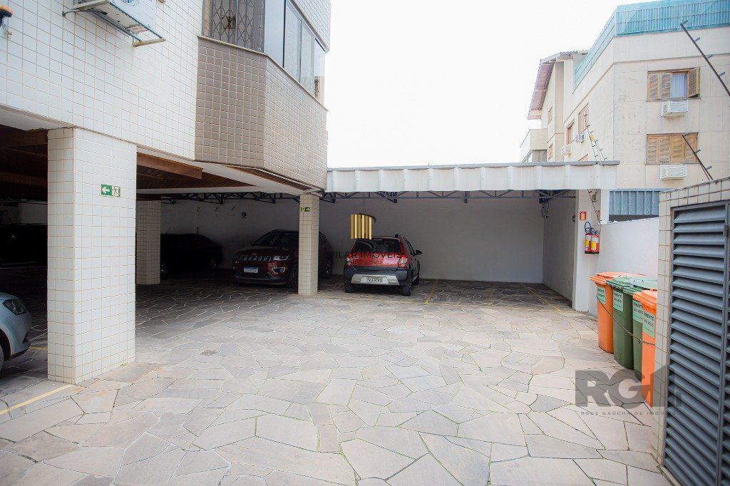 Cobertura no Jardim Planalto, de 3 dormitórios e 2 vagas com 260m²