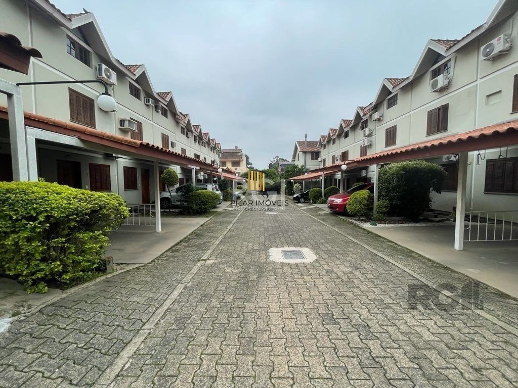 Casa em condominio no bairro Tristeza de 3 dormitórios e vaga
