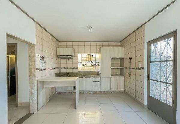 Casa no bairro Cavalhada de 3 dormitórios e 3 vagas