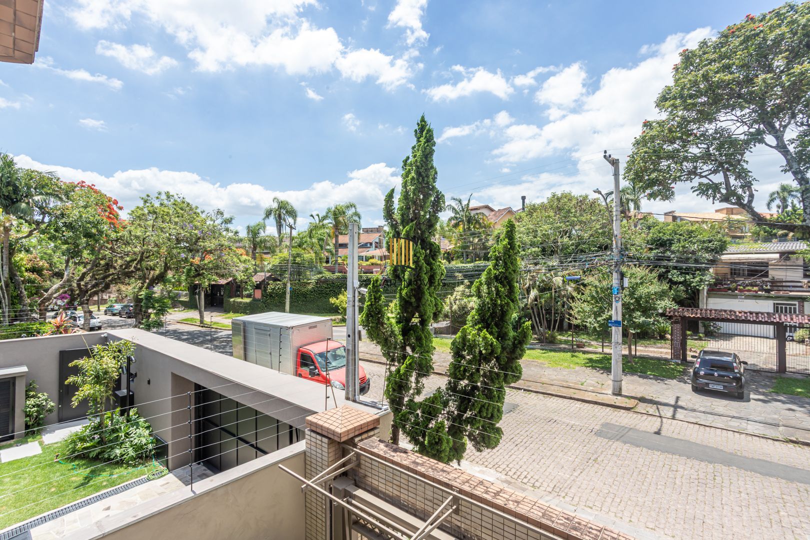 COBERTURA MOBILIADA COM VISTA PARA O GUAÍBA