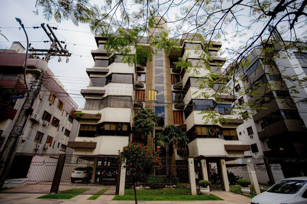 Cobertura no Jardim Planalto, de 3 dormitórios e 2 vagas com 260m²