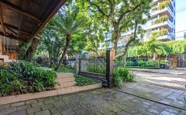 Casa sobrado no bairro Bela Vista de 3 dormitórios e 3 vagas DESOCUPADA