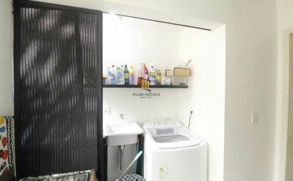 Apartamento no Petrópolis de 2 dormitórios REFORMADO