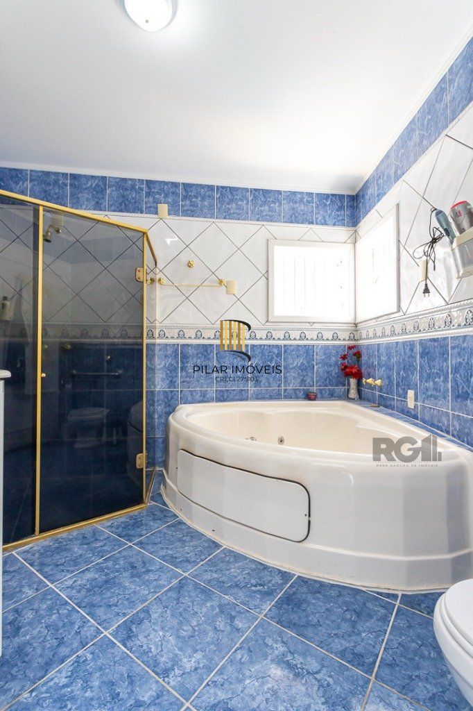 casa sobrado no Alto Petrópolis de 5 dormitórios e 3 vagas