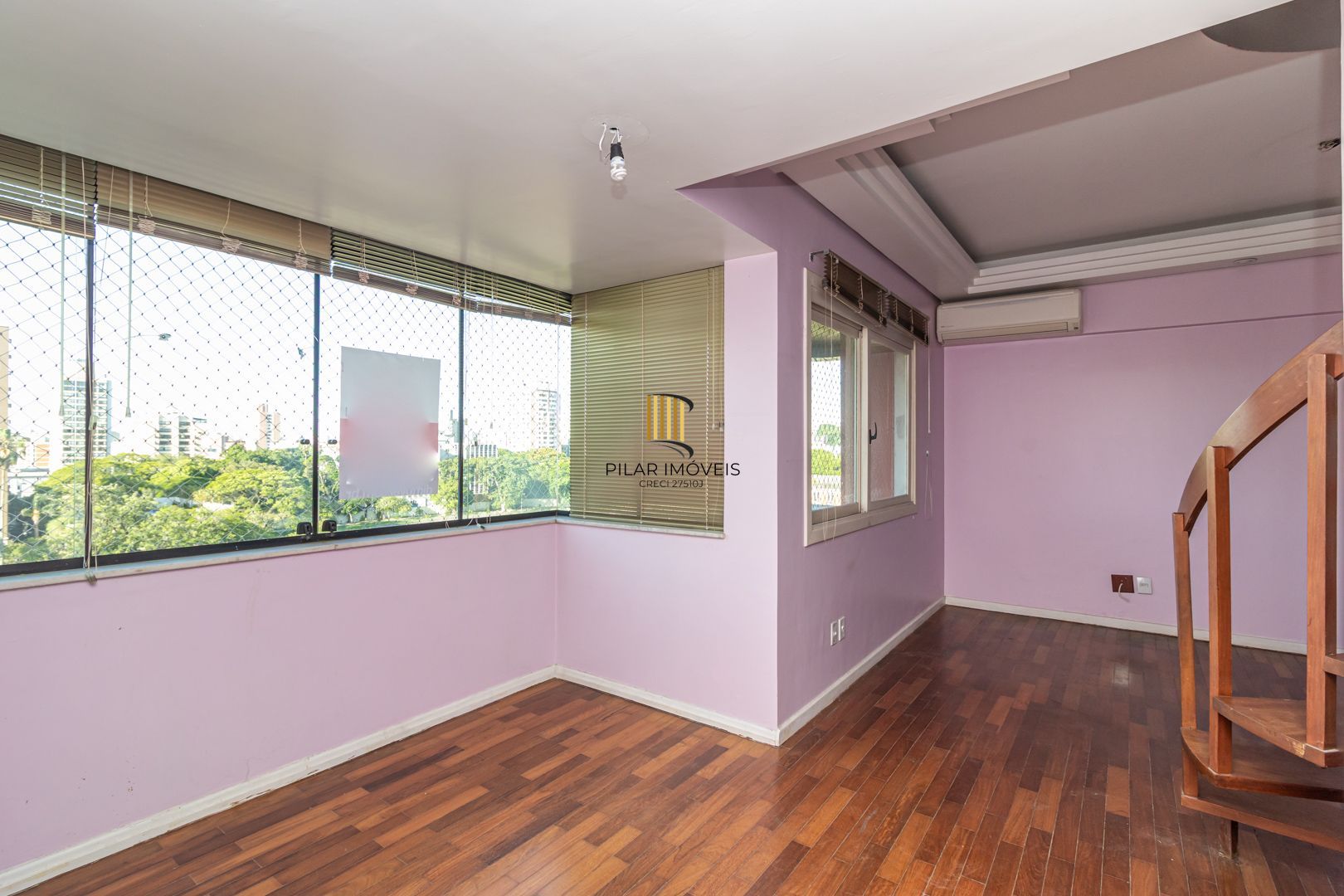 Cobertura no Menino Deus de 3 dormitórios e 2 vagas DESOCUPADO