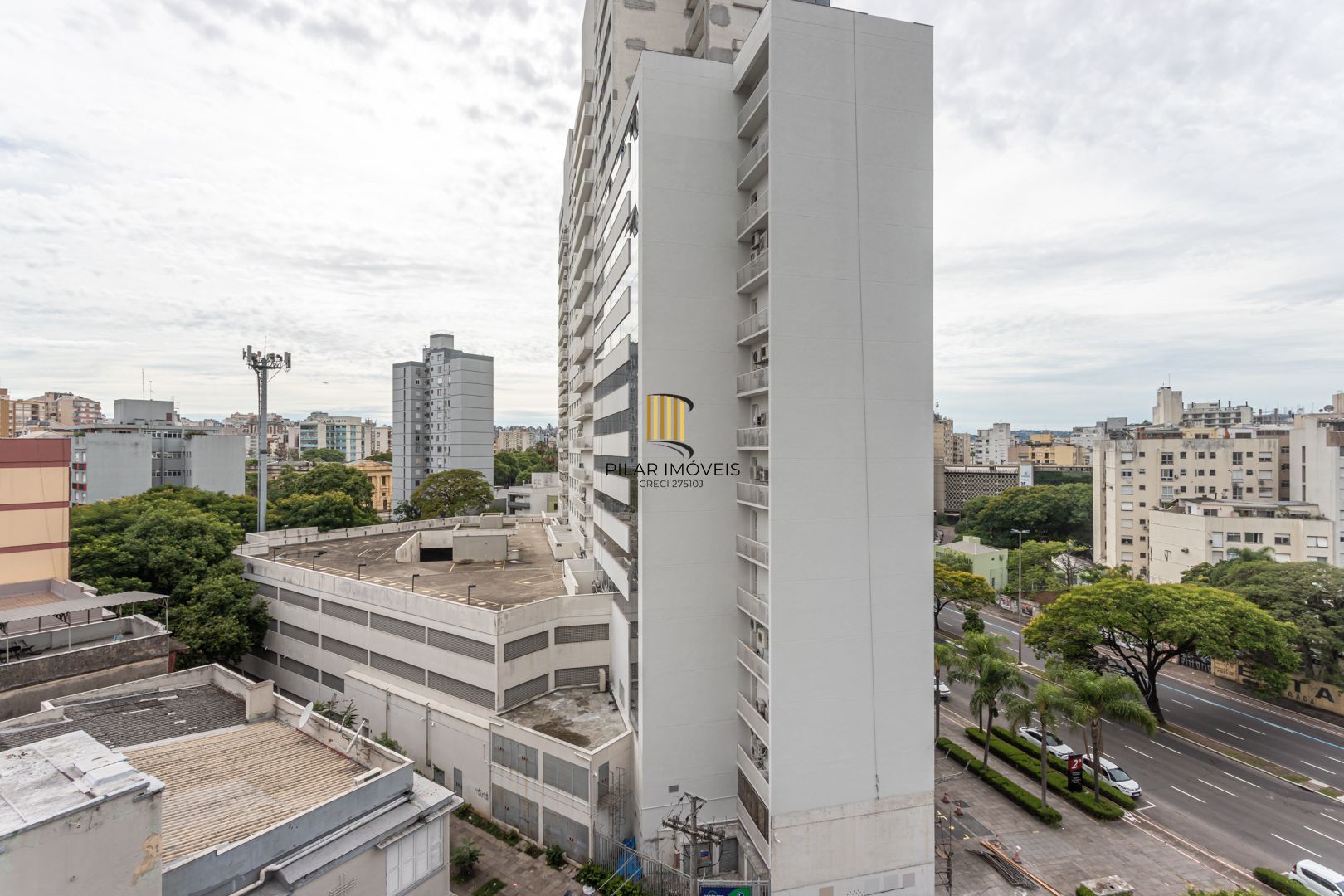 Apartamento na Cidade Baixa de 2 dormitórios e vaga DESOCUPADO