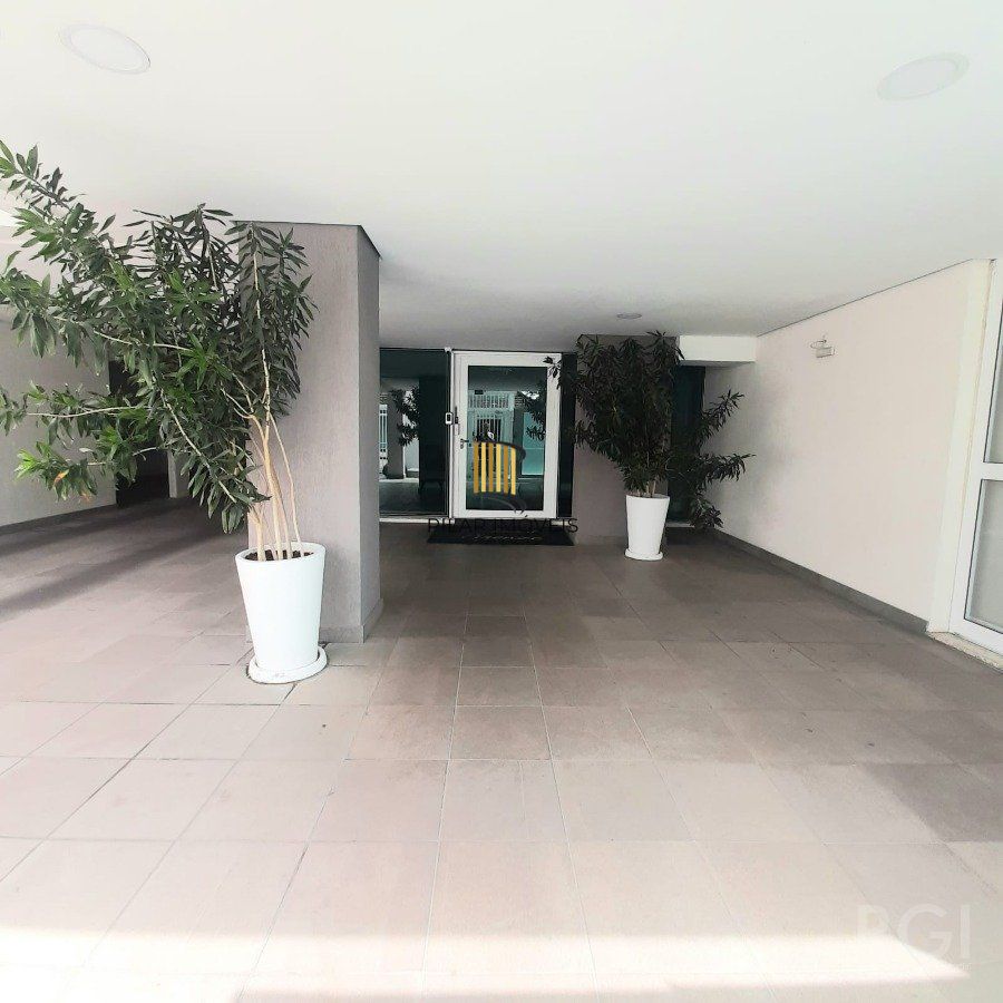 Cobertura duplex na Medianeira de 2 dormitórios e 2 vagas