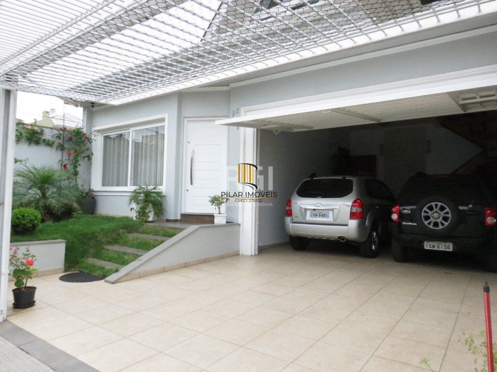 Casa para Venda - 220m², 3 dormitórios, sendo 2 suites, 4 vagas - Coronel Aparício Borges