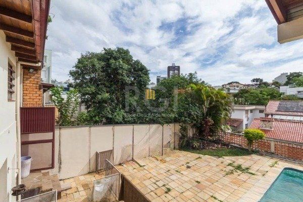 Casa para Venda de 3 dormitórios 6 vagas - Chácara das Pedras