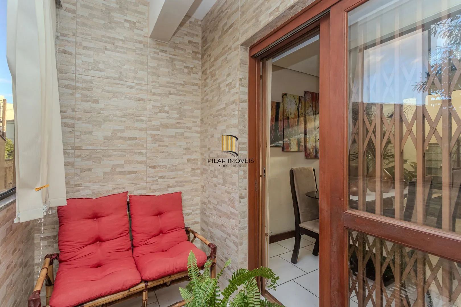 Casa em Condomínio bairro Tristeza de 3 dormitórios e 3 vagas