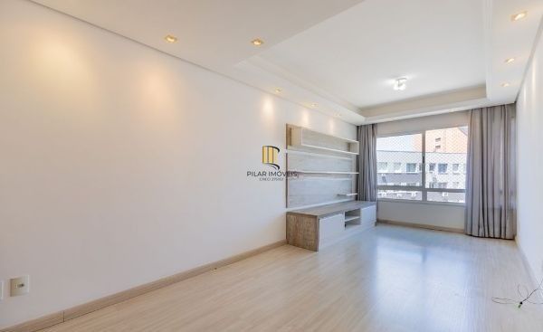 Apartamento no Centro de 2 dormitórios e 2 vagas DESOCUPADO