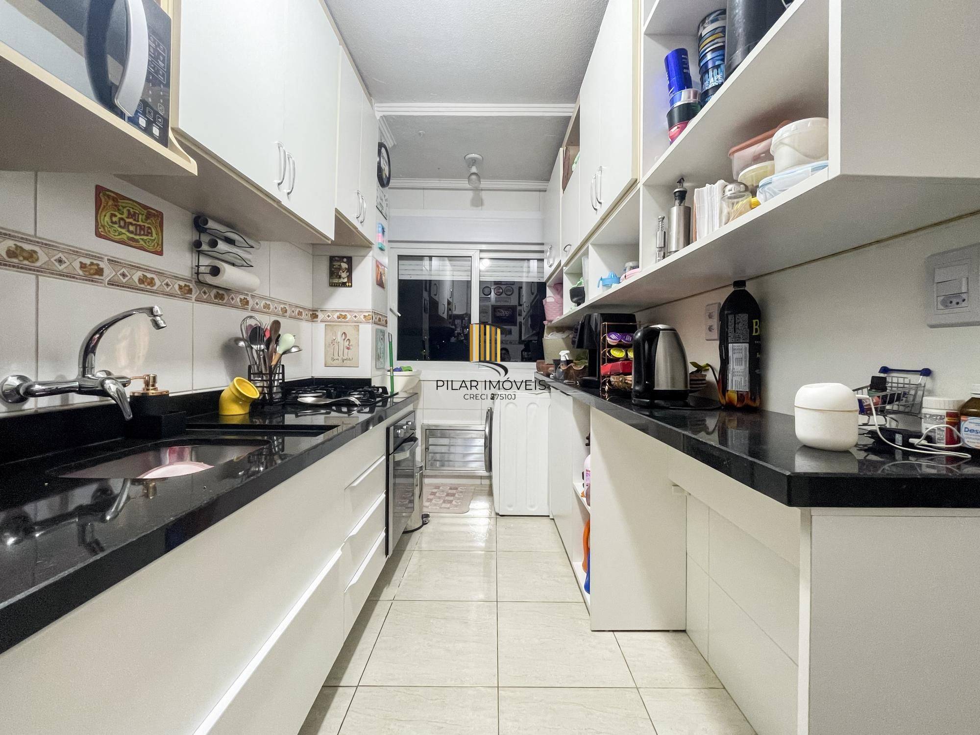 Apartamento no bairro Cristal de 2 dormitórios e vaga