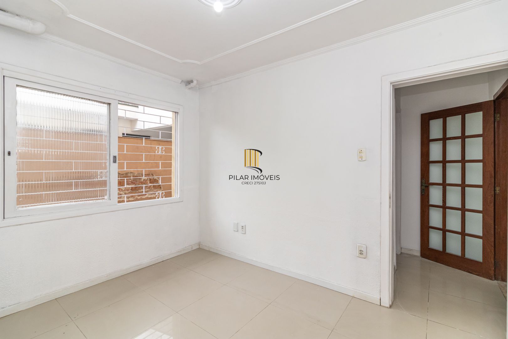 Casa no bairro Sarandi com 4 dormitórios e 4 vagas