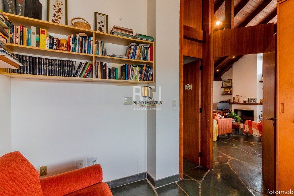 Cobertura para Venda - 248.34m², 3 dormitórios, sendo 1 suites, 3 vagas - Petrópolis
