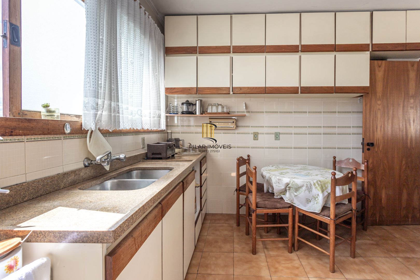 Cobertura no bairro Petrópolis de 3 dormitórios terraço e 2 vagas
