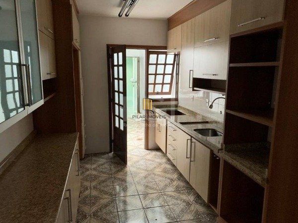 Casa no bairro Jardim Botânico de 3 dormitórios