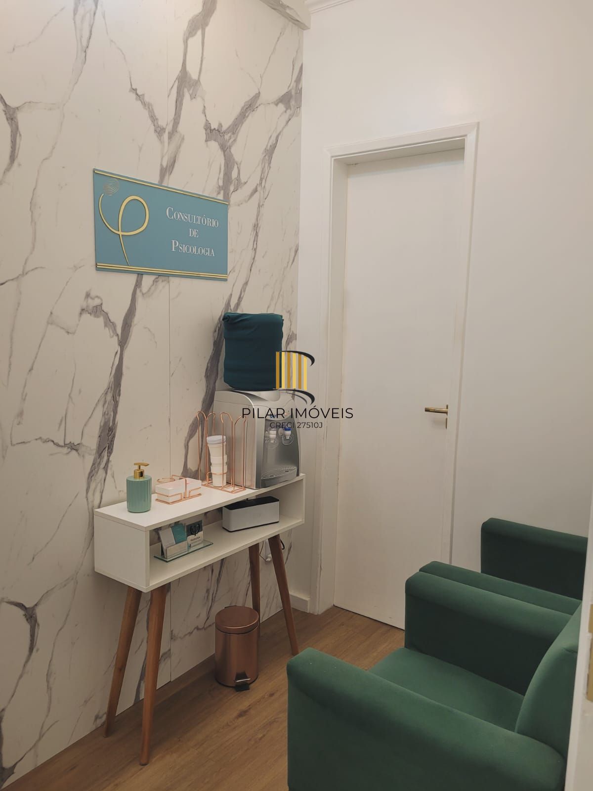 Sala Comercial 1 dormitório no bairro Cavalhada