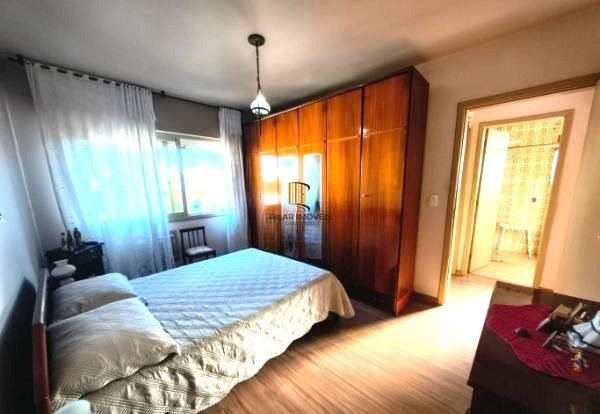 Apartamento de 2 dormitórios com dependência e vaga no bairro Santana