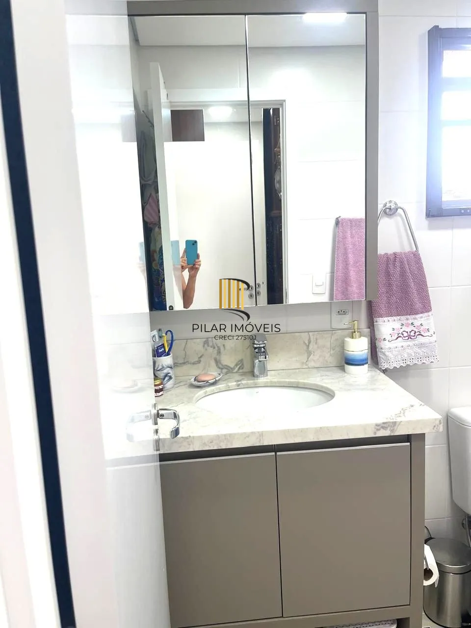 Apartamento no bairro Cristal de 2 dormitórios e vaga MOBILIADO