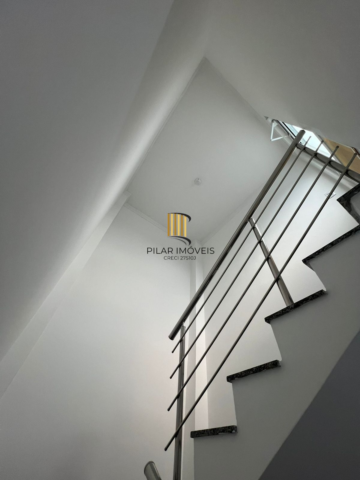 Casa sobrado em Gravatai de 3 dormitórios e 2 vagas