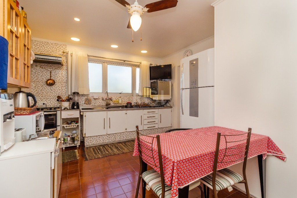 Apartamento para Venda - 138m², 3 dormitórios, sendo 1 suites, 1 vaga - Petrópolis