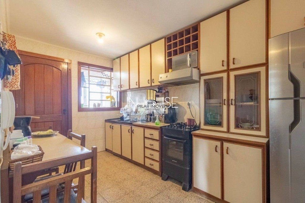 Apartamento 02 dormitórios, com vaga, no bairro Jardim Itu Sabará, em Porto Alegre.