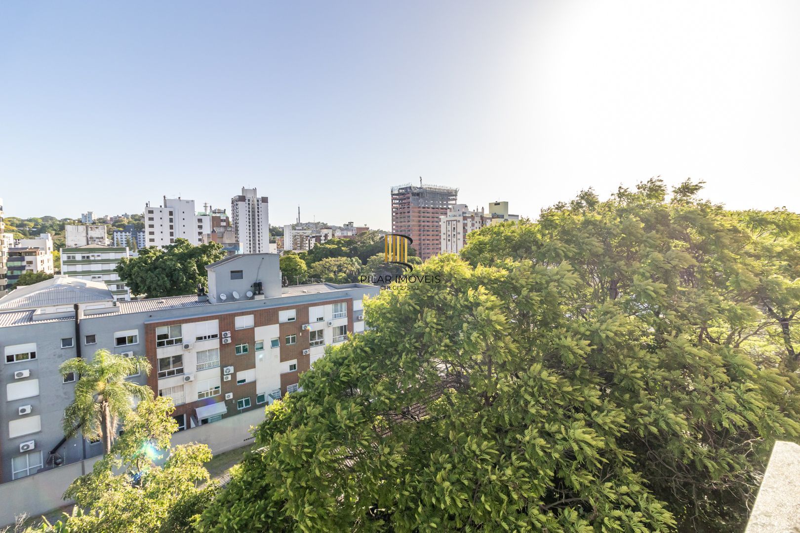 Cobertura no Menino Deus de 3 dormitórios e 2 vagas DESOCUPADO