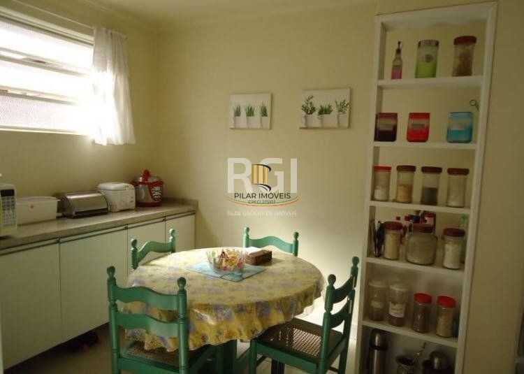 Cobertura para Venda - 255.99m², 5 dormitórios, sendo 1 suites, 2 vagas - Menino Deus