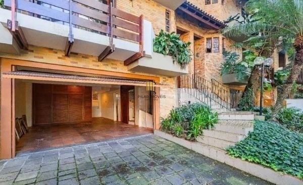 Casa sobrado no bairro Bela Vista de 3 dormitórios e 3 vagas DESOCUPADA