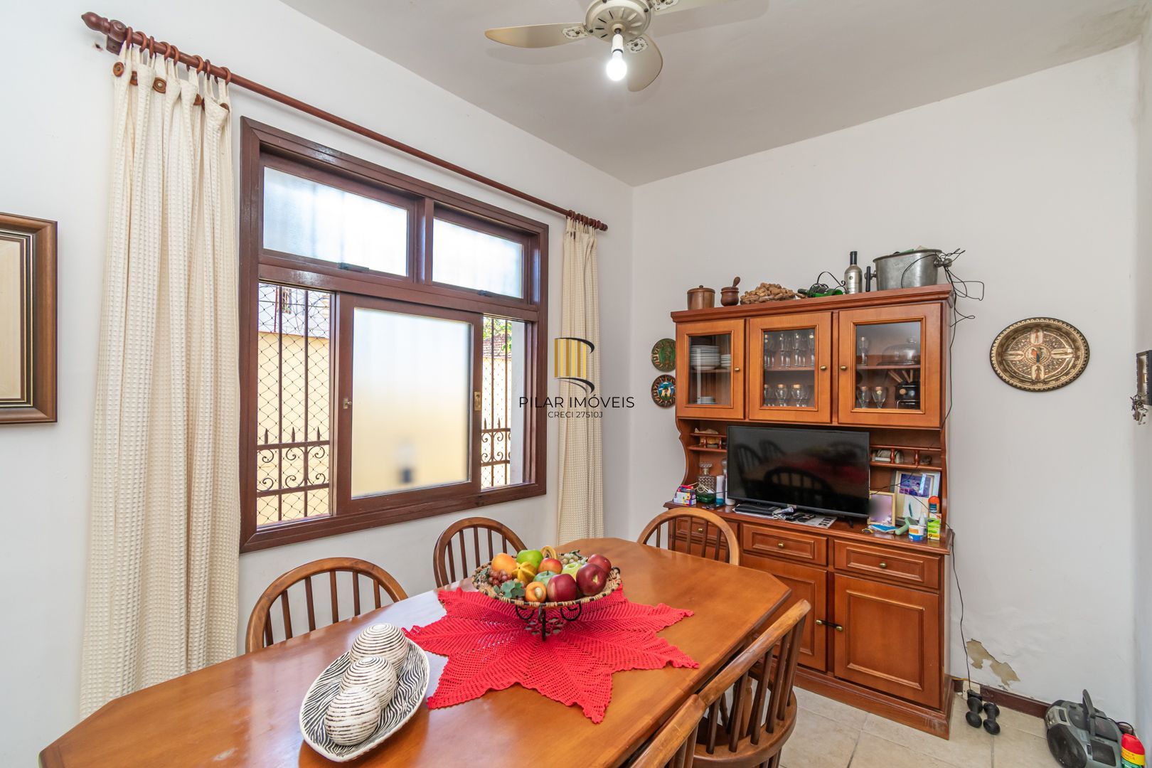 Casa 3 dormitórios no bairro Azenha