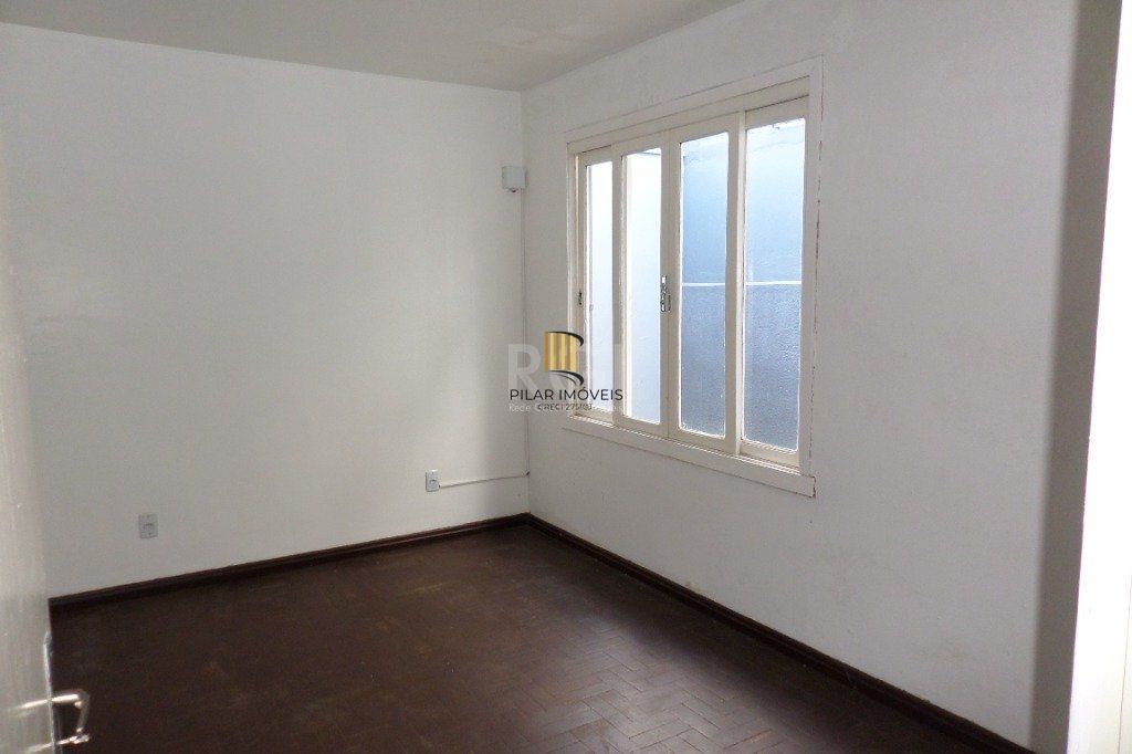 Casa no bairro Jardim Botânico de 3 dormitórios e 2 vagas