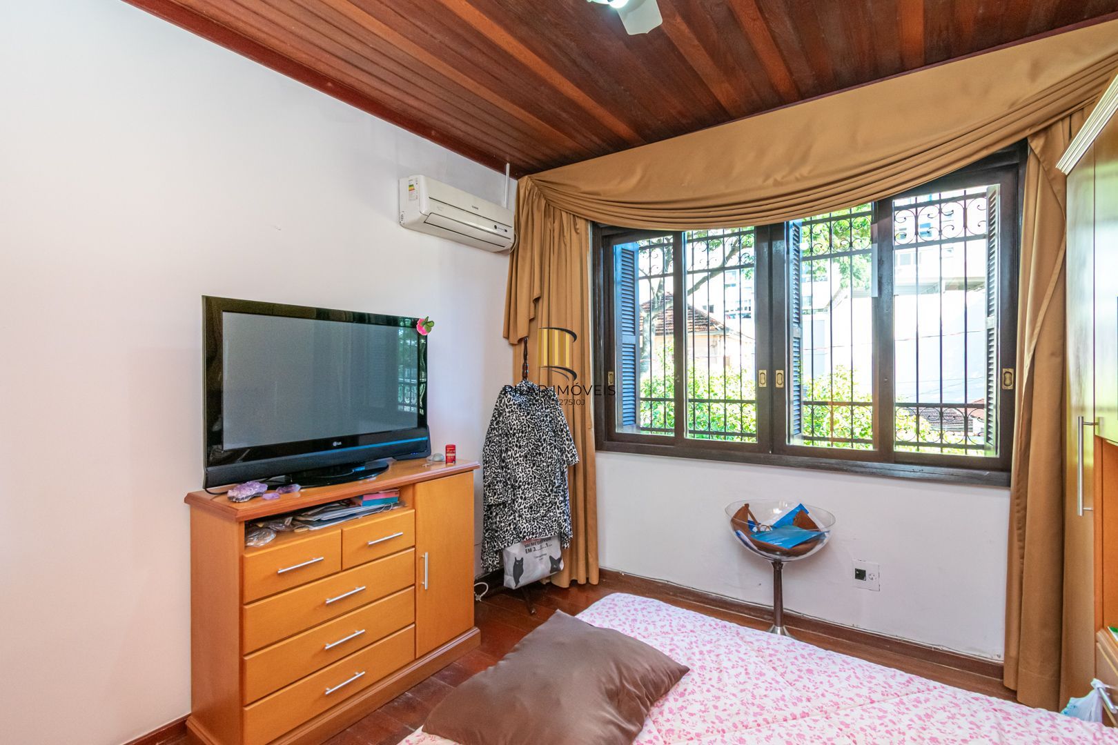 Casa 3 dormitórios no bairro Azenha