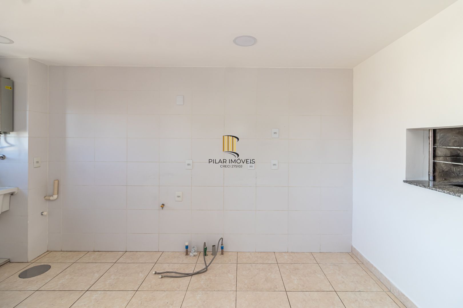 Apartamento no bairro Teresópolis de 2 dormitórios vaga e infra