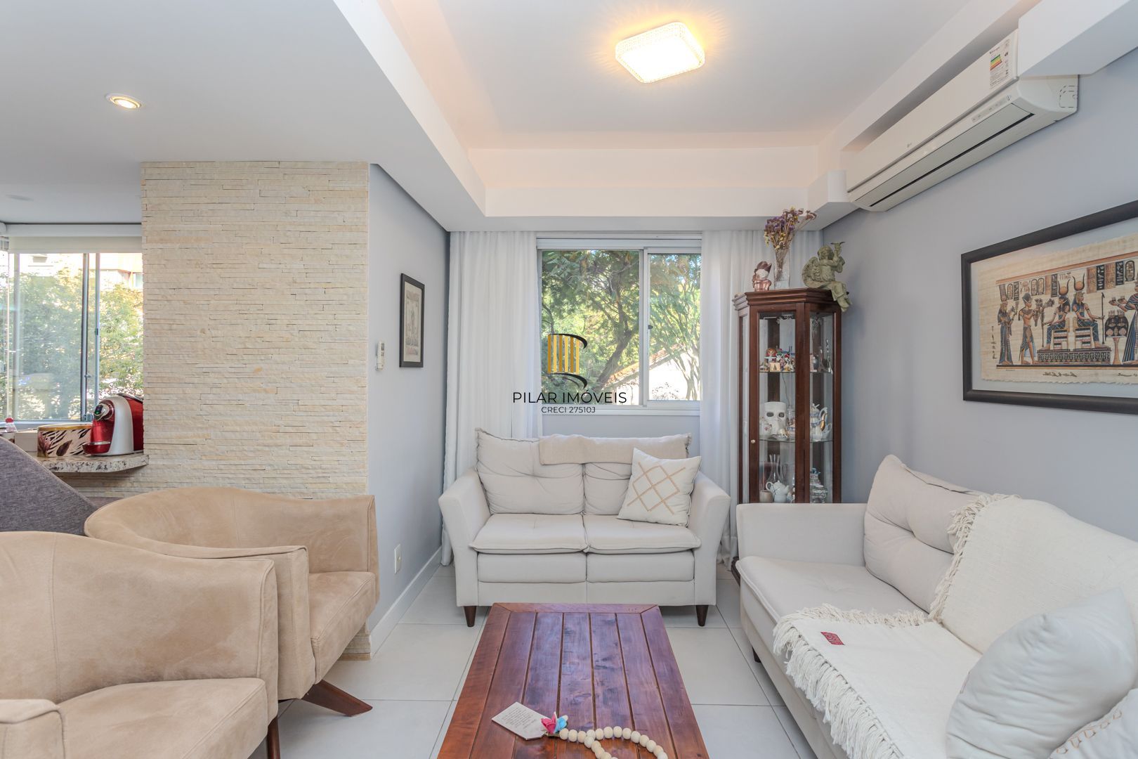 Apartamento diferenciado no bairro Nonoai de 3 dormitórios  2 vagas e infra