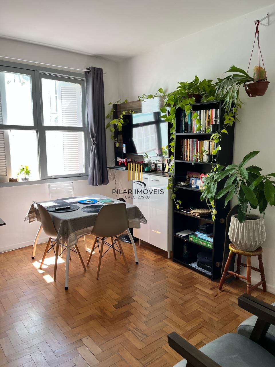 Apartamento de 2 dormitórios e vaga na Cavalhada