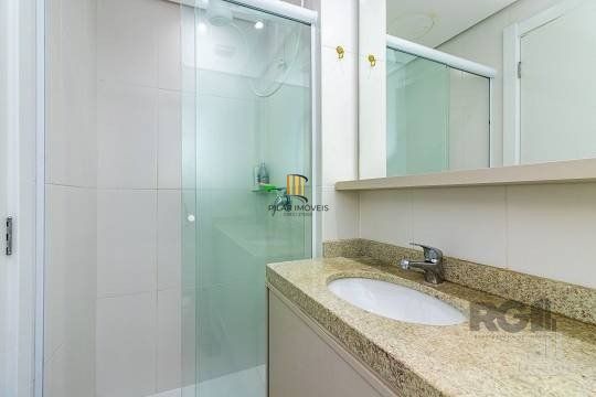 Apartamento  no Menino Deus de 3 dormitórios e 2 vagas